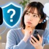 CapCutの安全性や個人情報保護について不安を感じながら利用リスクを確認する日本人女性