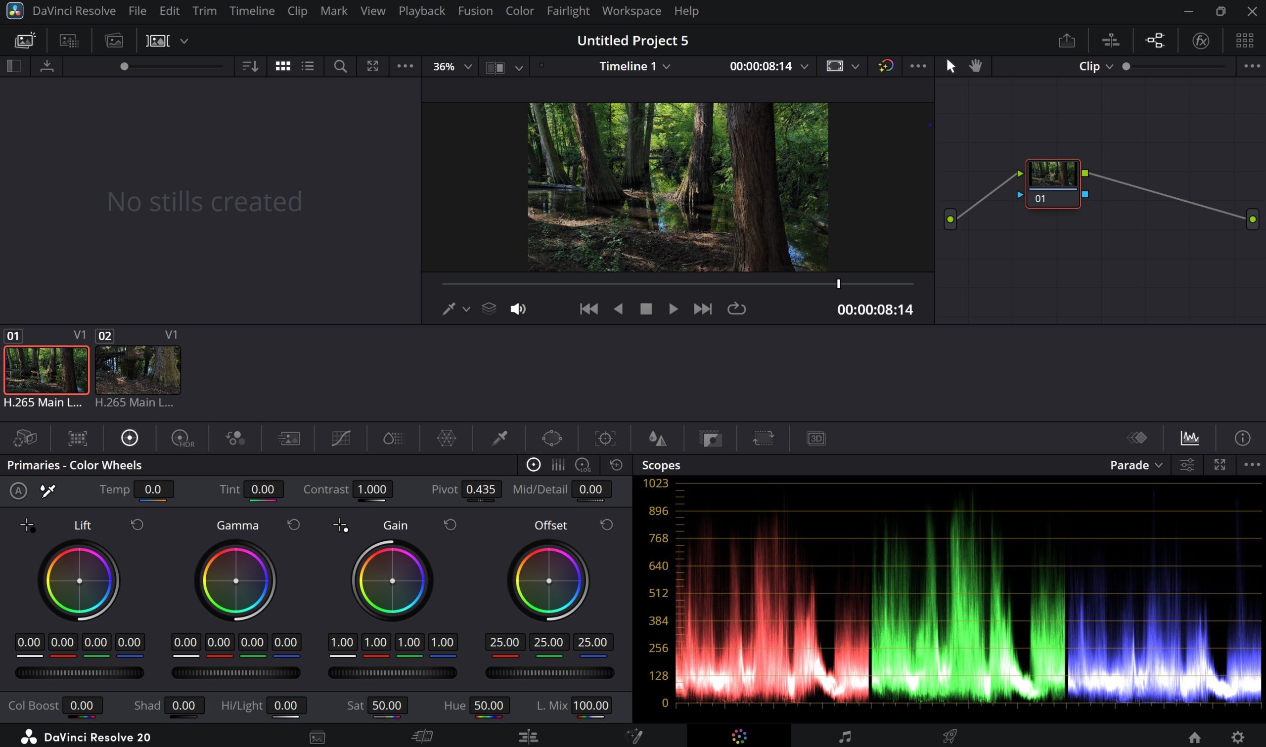 DaVinci Resolveのカラー編集画面で、森林動画を表示しながらカラーホイール、ノード、RGBスコープを使って色調補正を行う様子。
