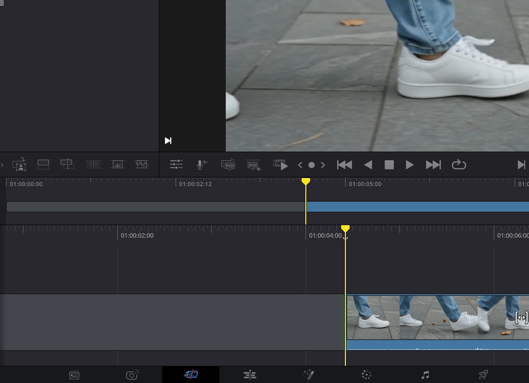 DaVinci Resolveのタイムラインで再生ヘッドをクリップの編集位置に合わせている画面