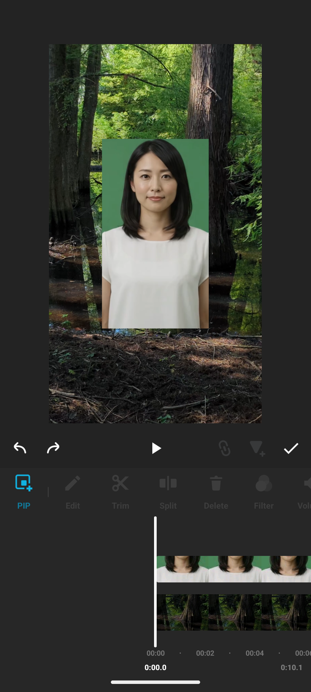 InShotのPIPで森林の背景動画にグリーンバックで撮影した人物動画を重ねた編集画面
