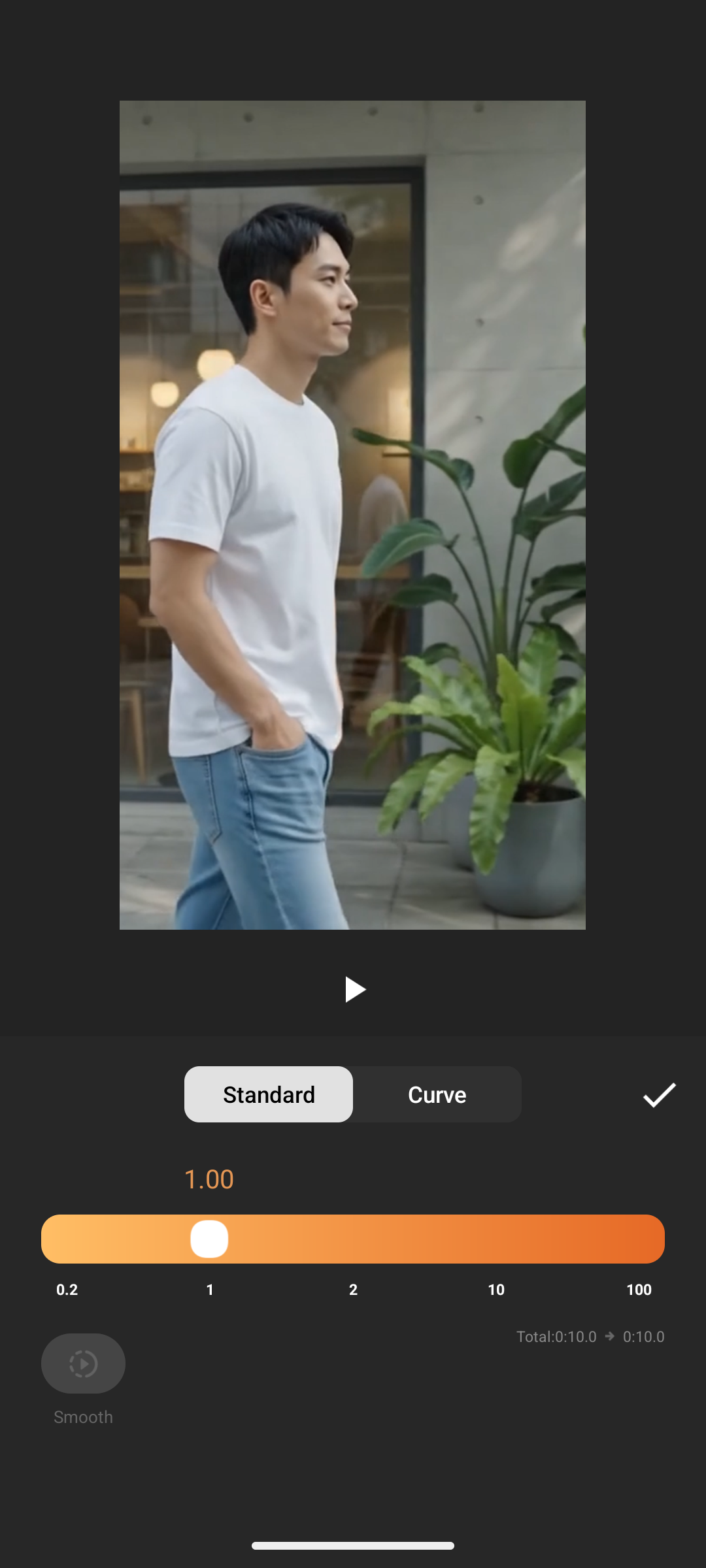 InShotのStandard速度設定でスライダーを動かして動画の再生速度を変更する画面