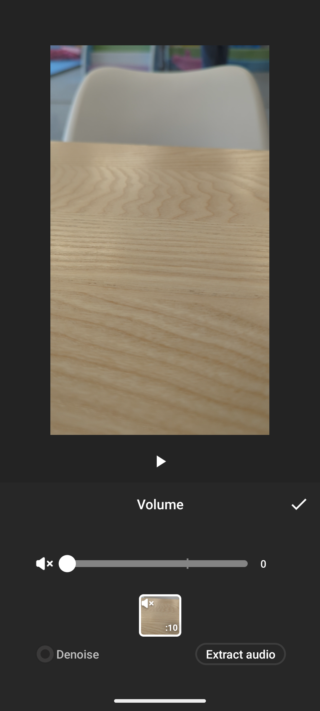 InShotのVolume設定で元動画の音量を0にしてミュートした操作画面